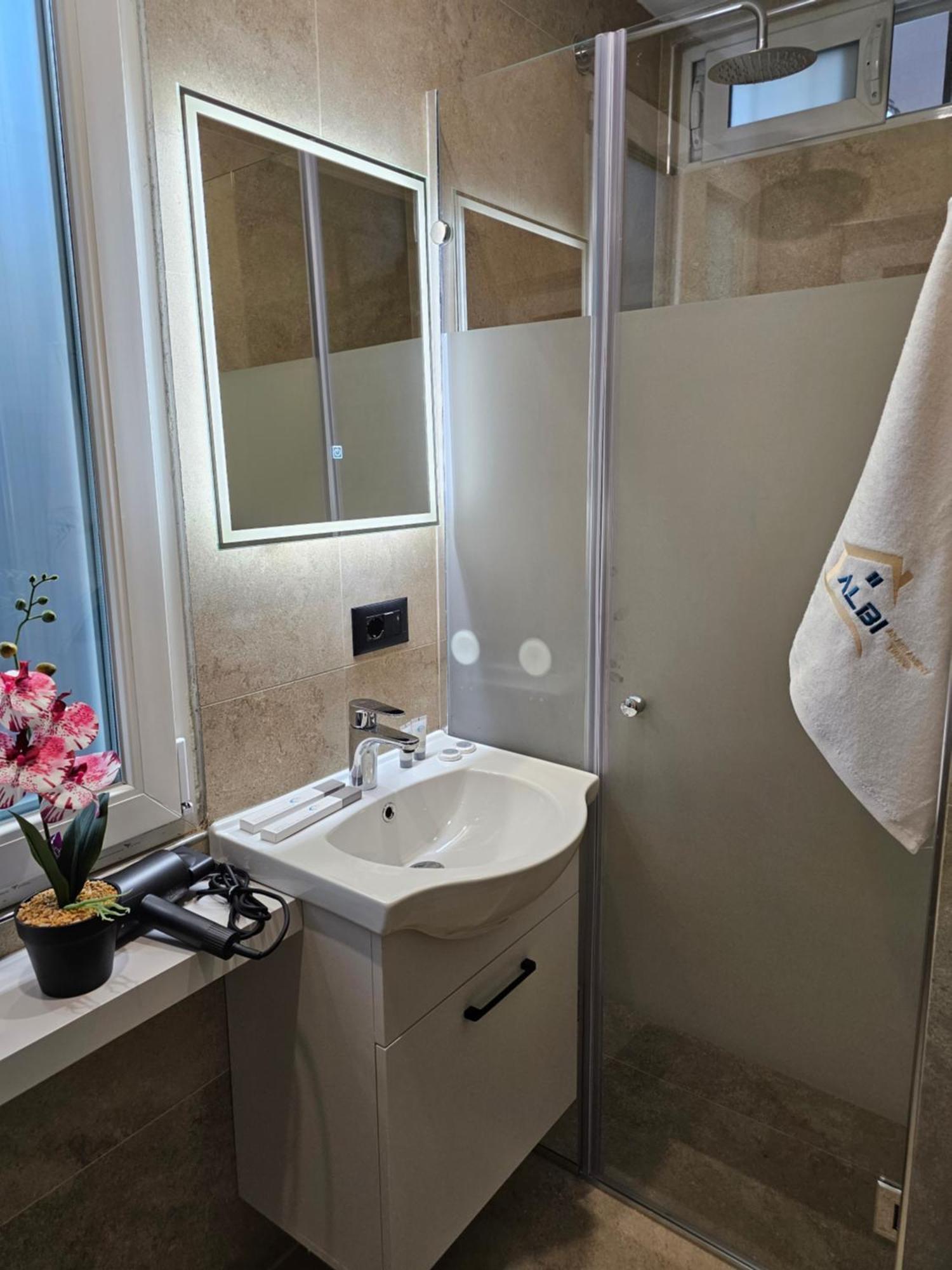 Albi Apartment ติรานา ภายนอก รูปภาพ